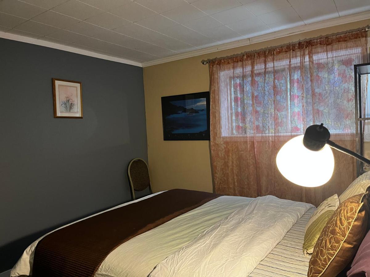 Beautiful Room Close Airport! カルガリー エクステリア 写真