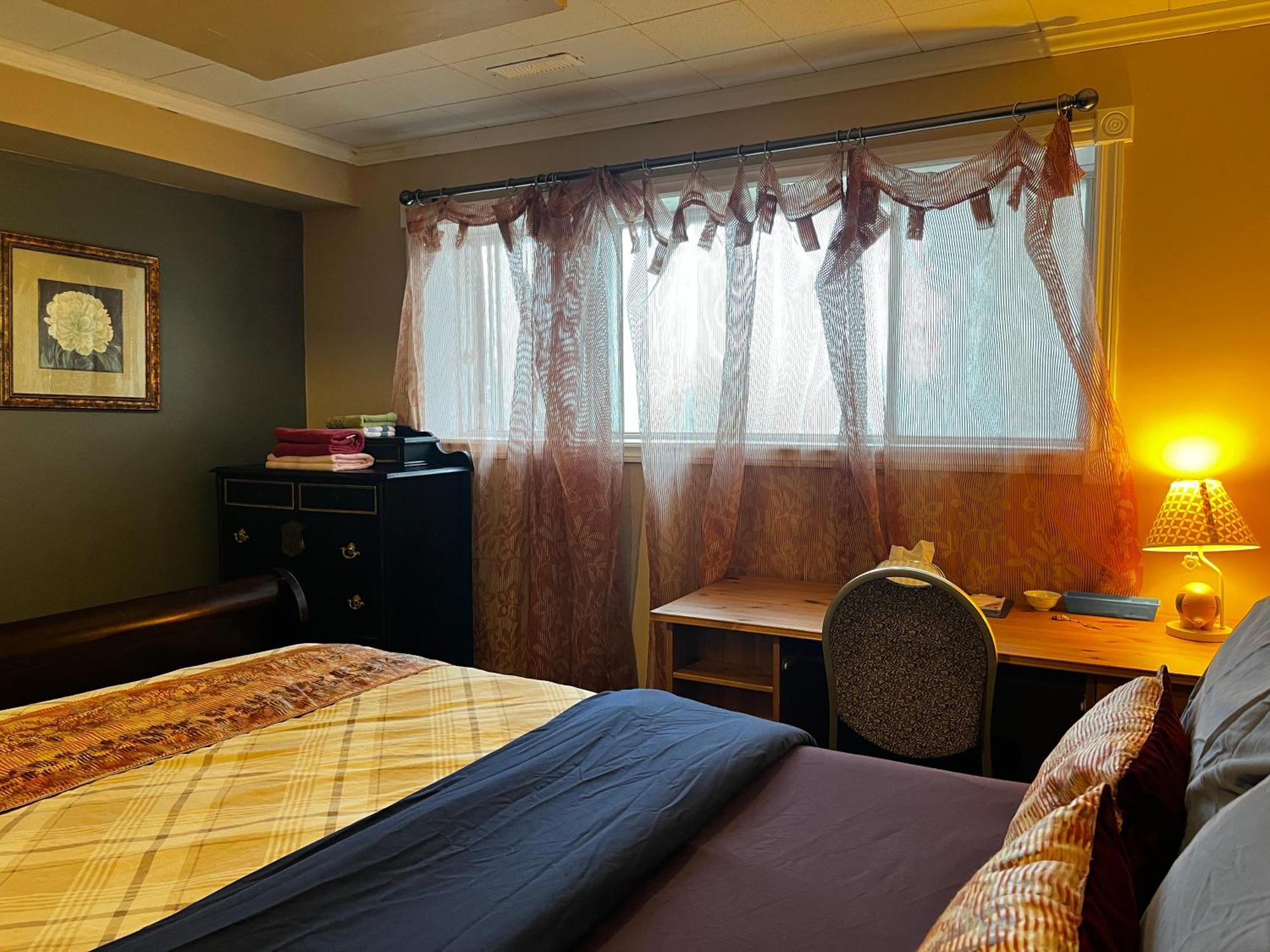 Beautiful Room Close Airport! カルガリー エクステリア 写真